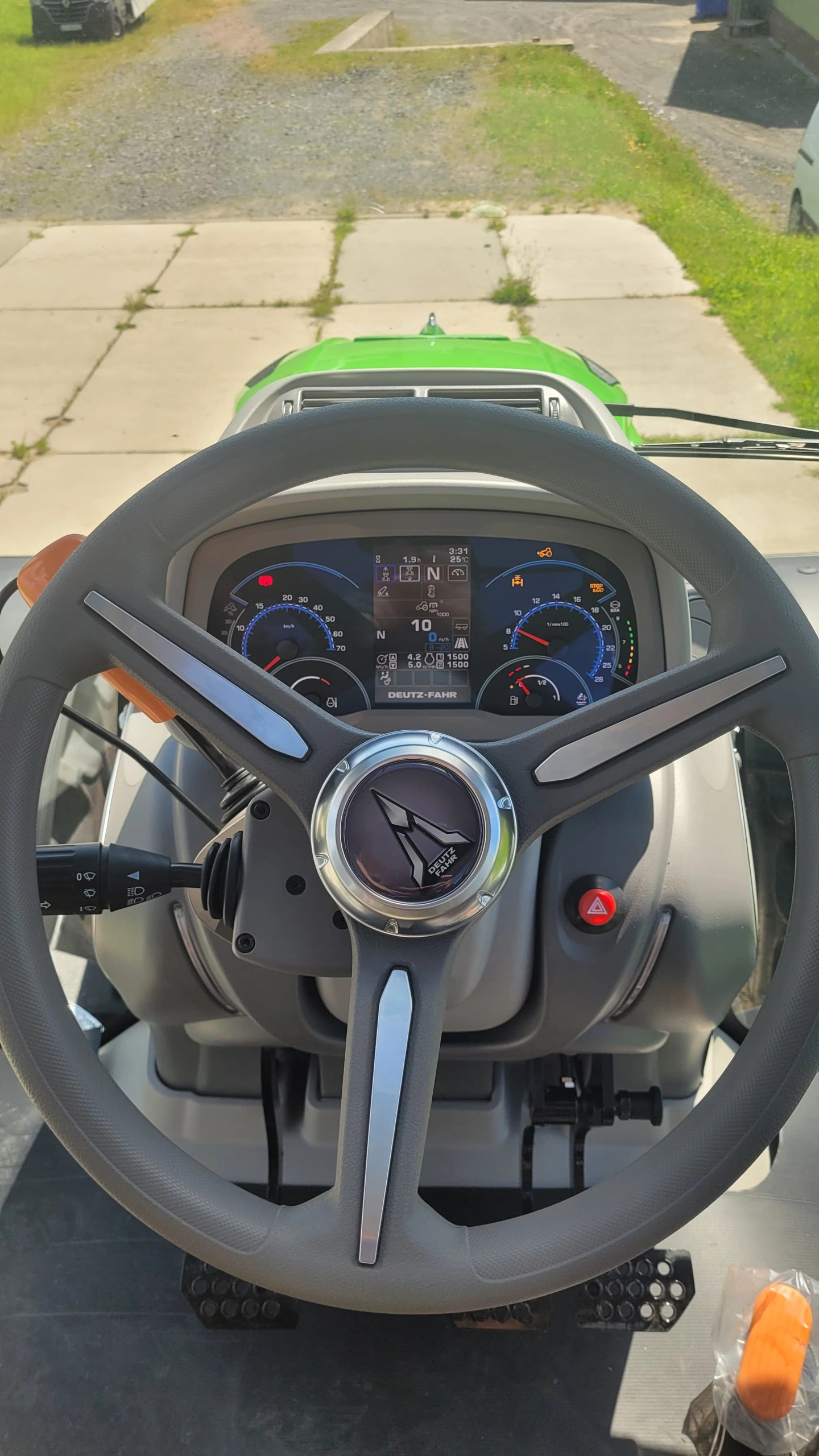 ZEMĚDĚLSKÝ TRAKTOR DEUTZ-FAHR 6130.4 RVSHIFT - Obrázek 12