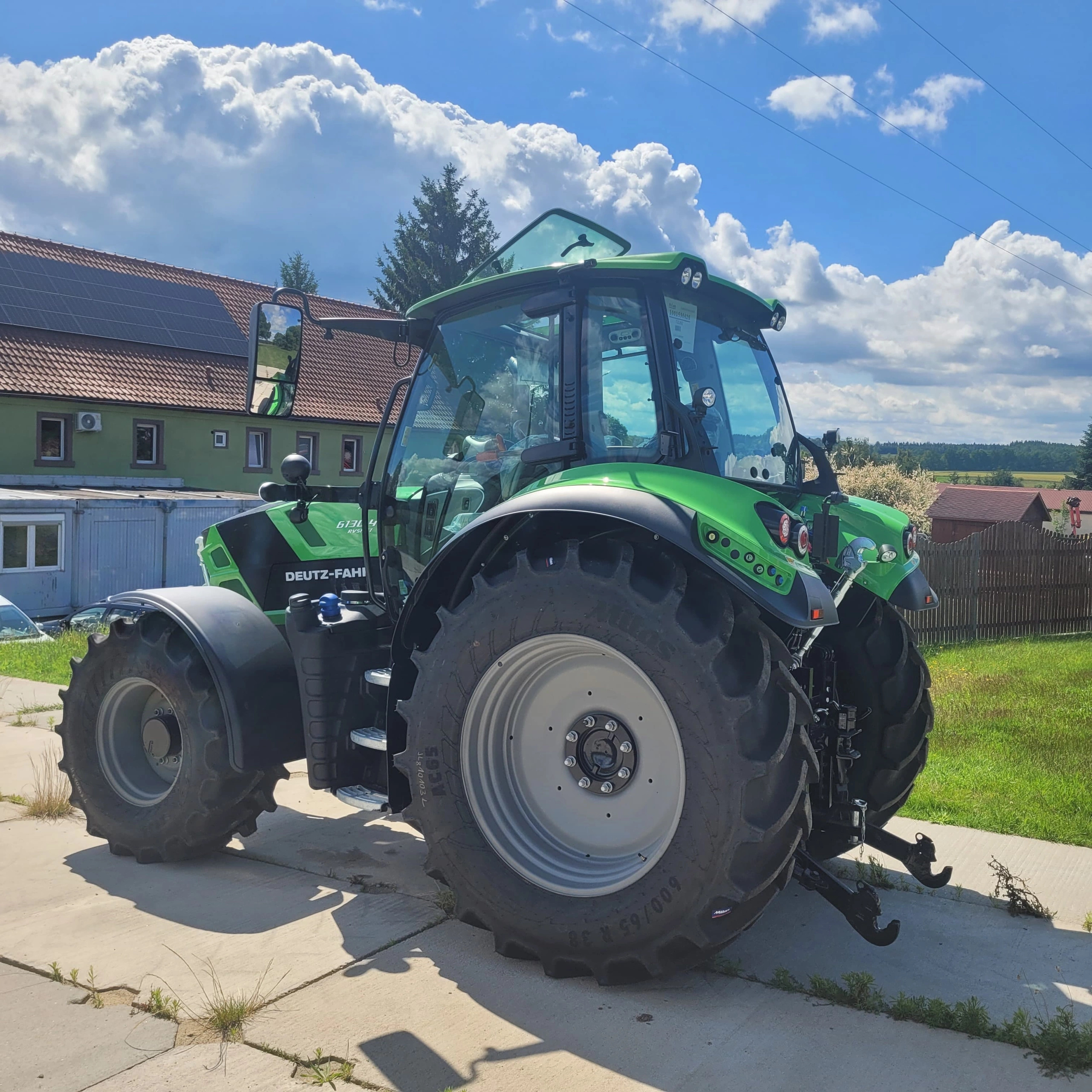 ZEMĚDĚLSKÝ TRAKTOR DEUTZ-FAHR 6130.4 RVSHIFT - Obrázek 3