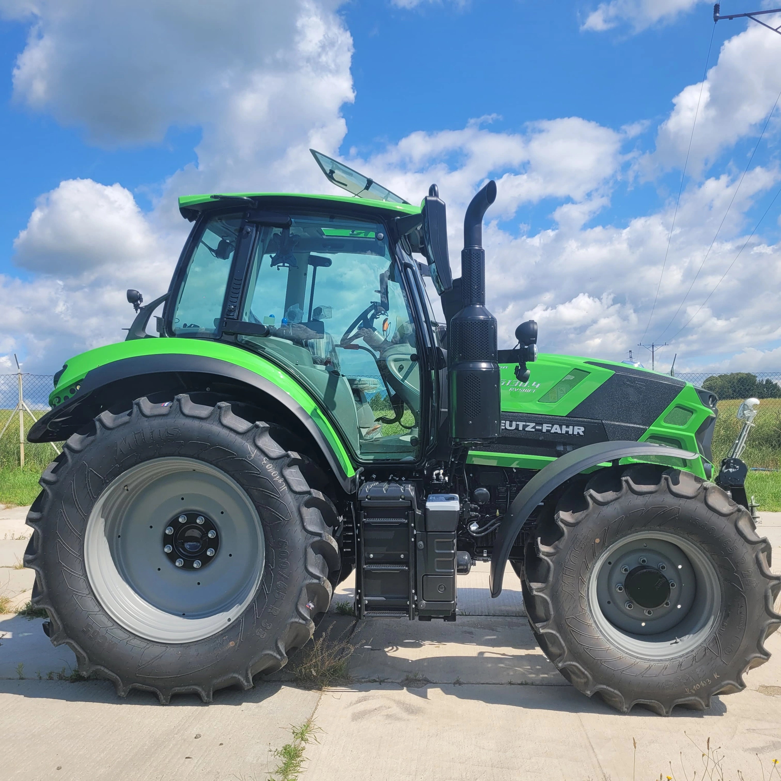 ZEMĚDĚLSKÝ TRAKTOR DEUTZ-FAHR 6130.4 RVSHIFT - Obrázek 4