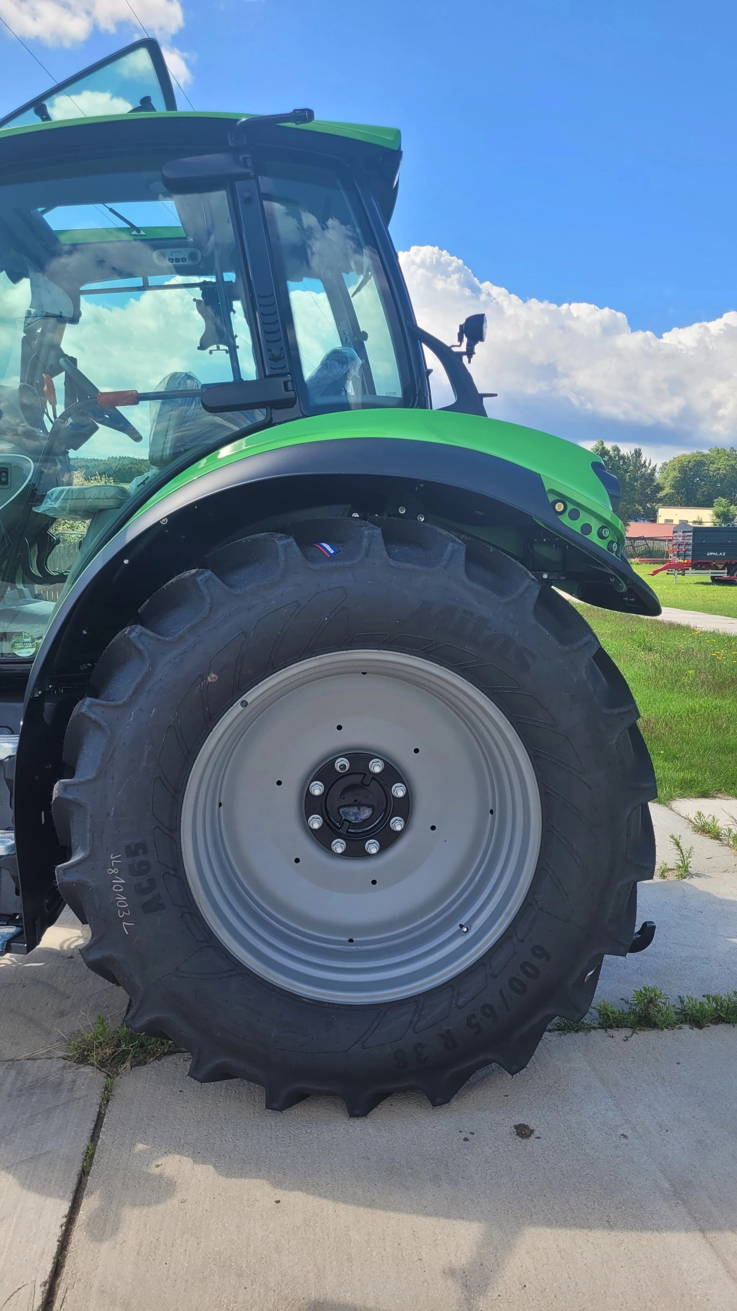 ZEMĚDĚLSKÝ TRAKTOR DEUTZ-FAHR 6130.4 RVSHIFT - Obrázek 5